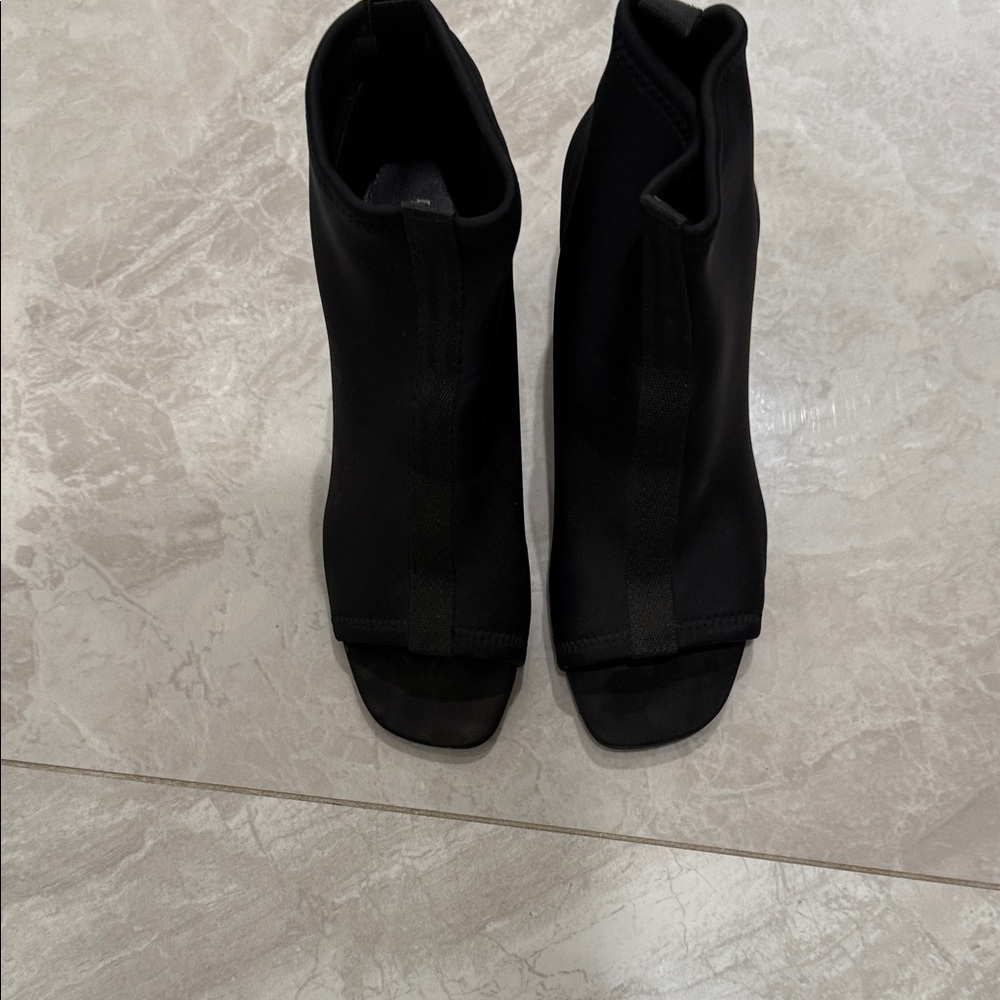 Donald Pliner Elegant Black Women's Shoes